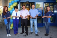 Лентата на първия магазин на Лидл България в Добрич прерязаха кметът на града Детелина Николова, заедно с Боян Бакларов - мениджър "Продажби", и управителят на филиала в града - Людмил Русев.  